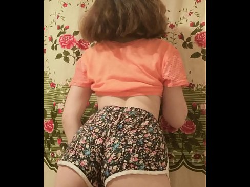 ❤️ 性感的年轻宝贝在镜头前脱下她的短裤 ☑ Super porn❤