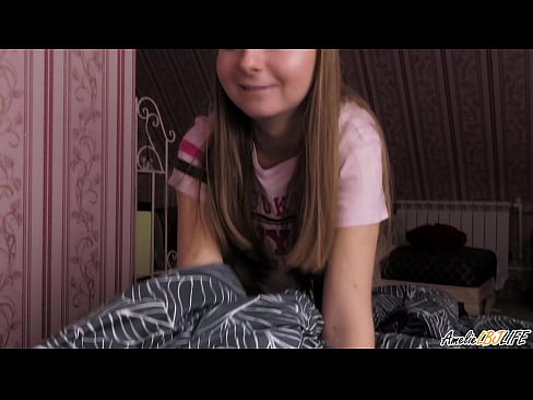 ❤️ 金发女郎深情吸吮她的闺蜜，并在她的嘴里得到了精液 ☑ Super porn❤